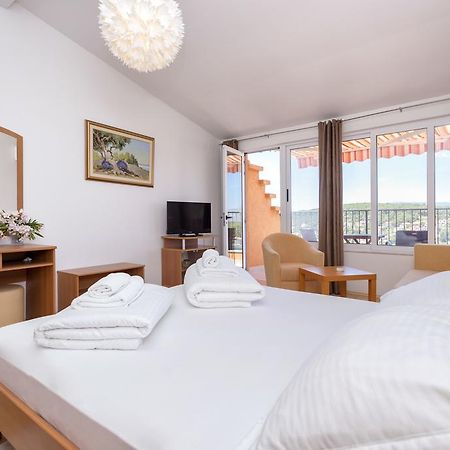 Big Blue Apartment Jelsa  Ngoại thất bức ảnh